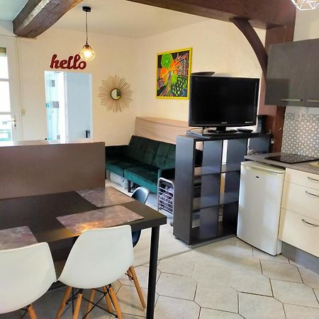 Studio En Rdc Avec Balcon Centre Vitre Екстериор снимка