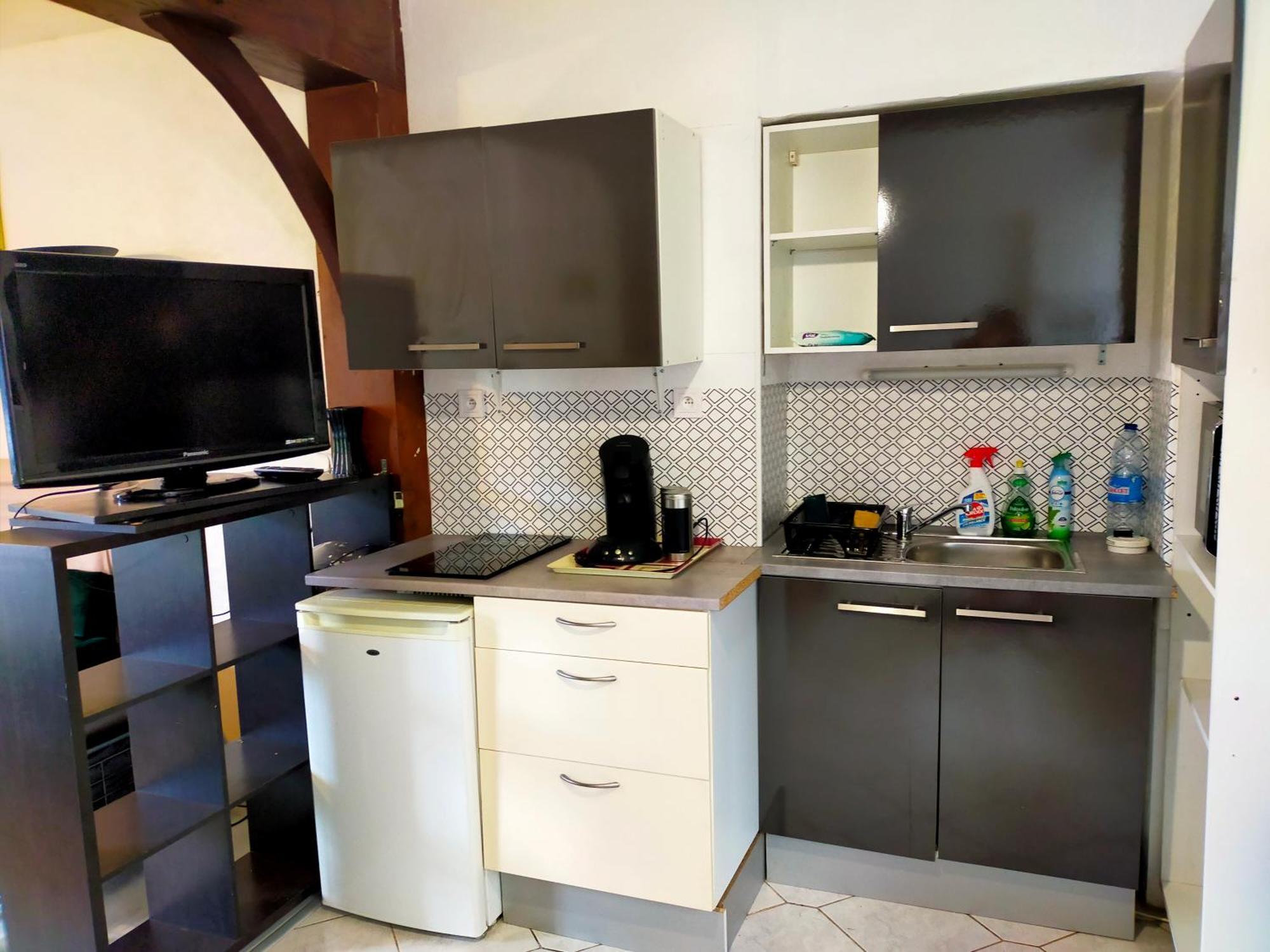 Studio En Rdc Avec Balcon Centre Vitre Екстериор снимка