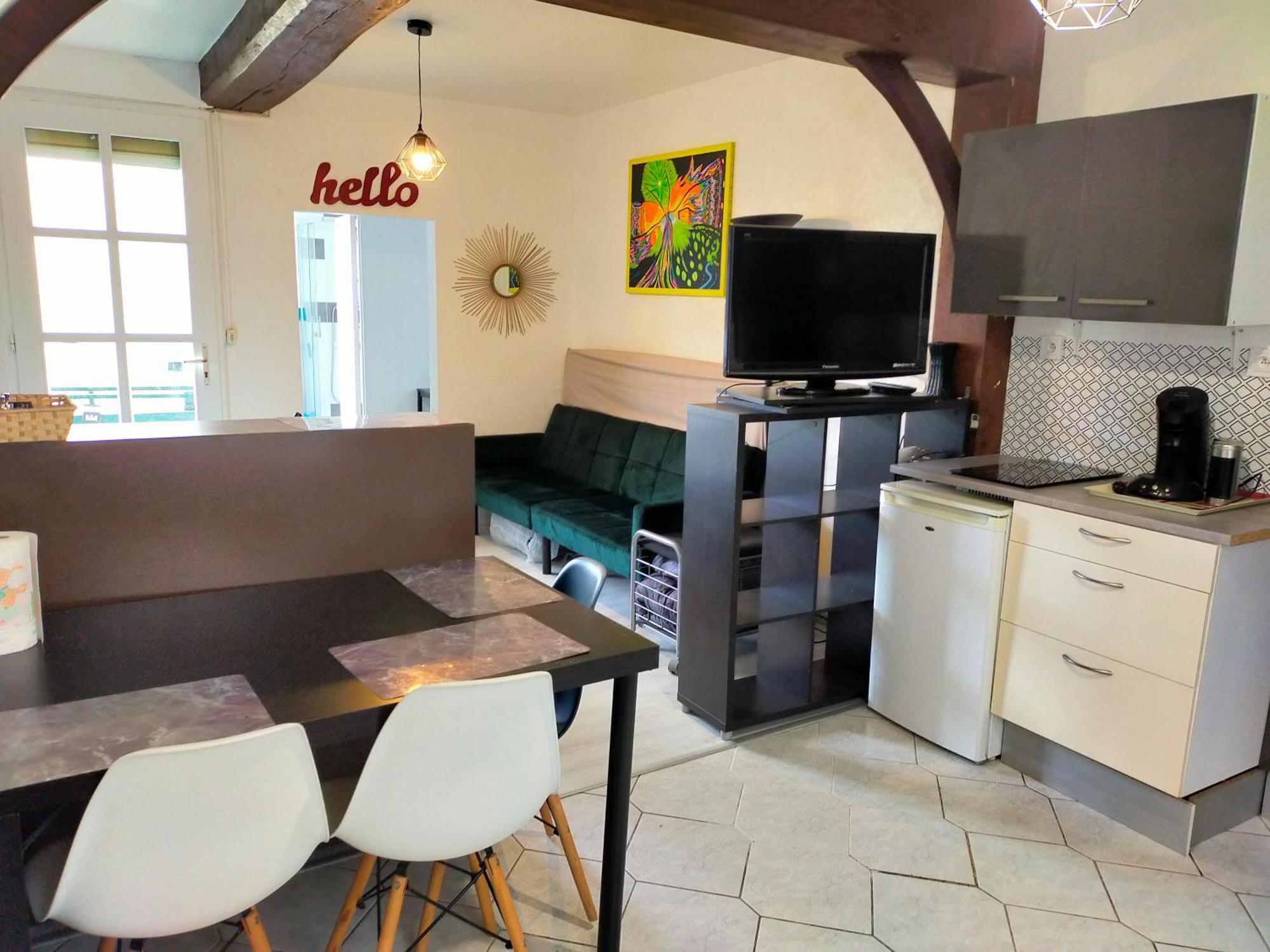Studio En Rdc Avec Balcon Centre Vitre Екстериор снимка