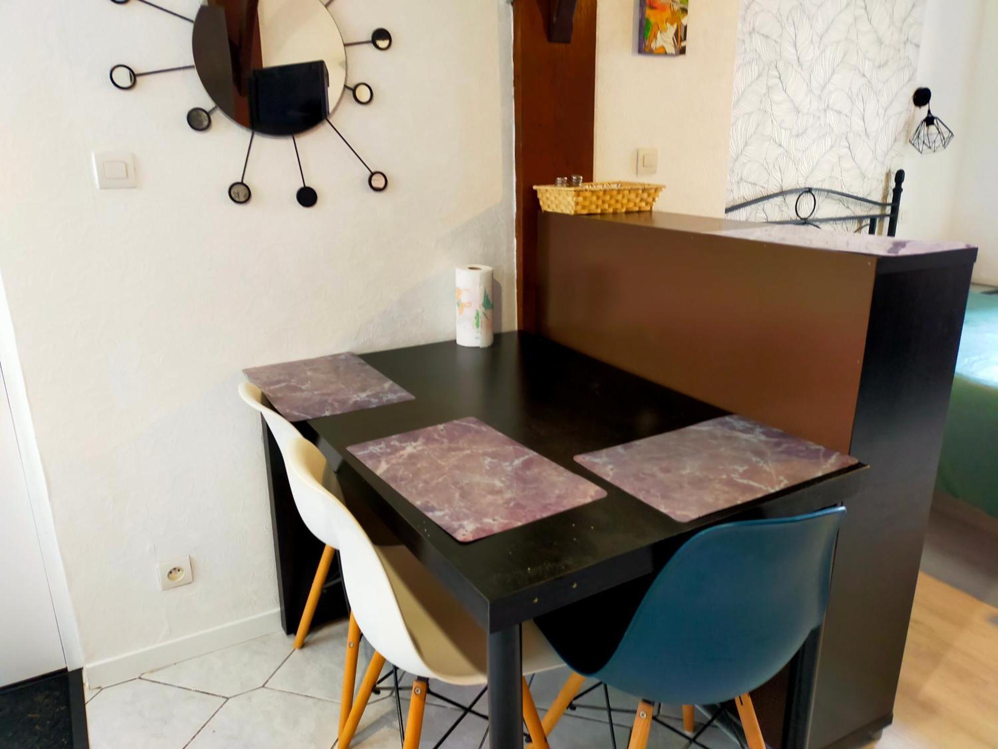 Studio En Rdc Avec Balcon Centre Vitre Екстериор снимка